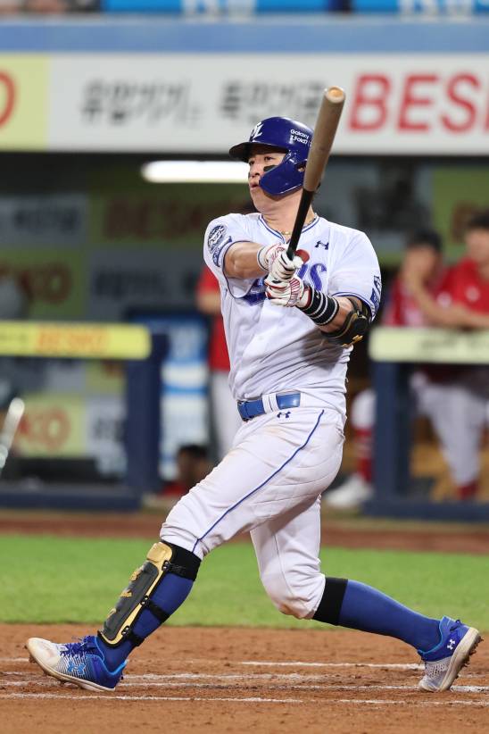 22일 대구 SSG전에서 타격하는 강민호의 모습. 삼성 제공