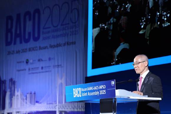 이회성 IPCC 6차 보고서 의장은 개막 기조 강연을 통해 ‘기후위기의 심각한 현실’에 대해 강조했다. [사진=BACO-25 조직위원회]