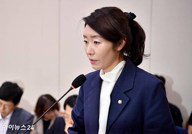 강선우 여성가족부 장관 후보자가 14일 서울 여의도 국회 여성가족위원회에서 열린 인사청문회에서 모두발언을 하고 있다. [사진=곽영래 기자]