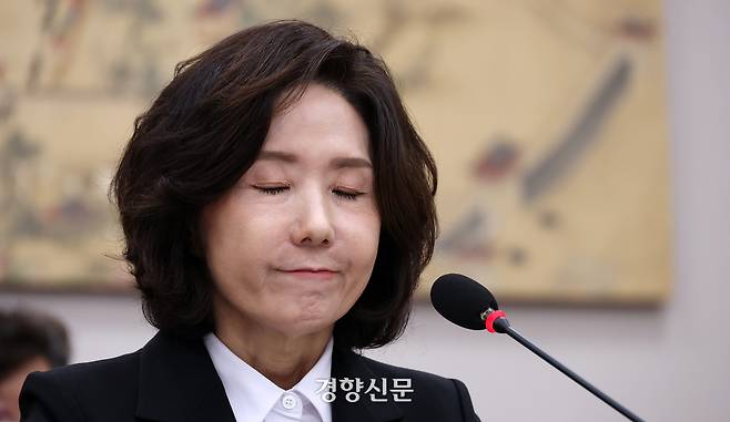 이진숙 전 사회부총리 겸 교육부 장관 후보자가 지난 16일 국회 교육위원회에서 열린 인사청문회에서 의원들의 질의를 듣고 있다. 권도현 기자