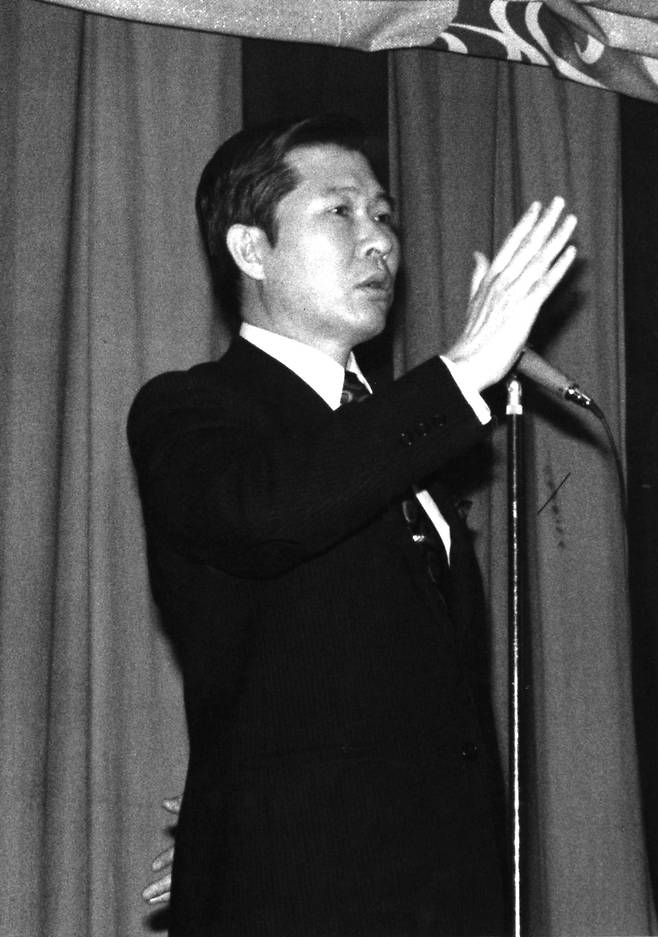 1972년 1차 미국 망명 중 강연을 하고 있는 김대중의 모습. 한길사 제공