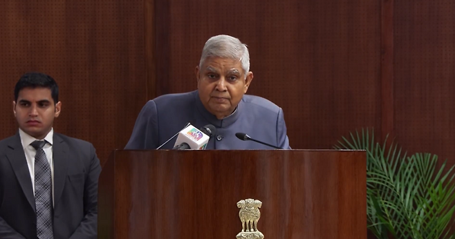 자그딥 단카르 인도 부통령(오른쪽). SNS 갈무리