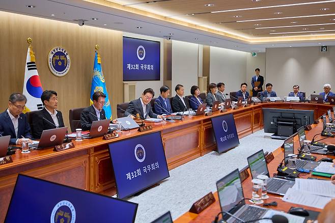 President Lee Jae Myung, center, bangs a gavel to begin a Cabinet meeting, the first one with nine new ministers, at the Yongsan presidential office in central Seoul on July 22. [JOINT PRESS CORPS]