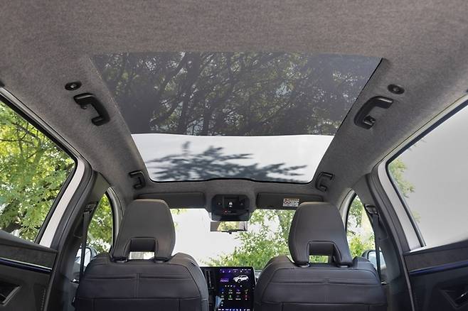 르노 세닉 이테크 솔라베이 파노라믹 선루프  [사진출처=르노]