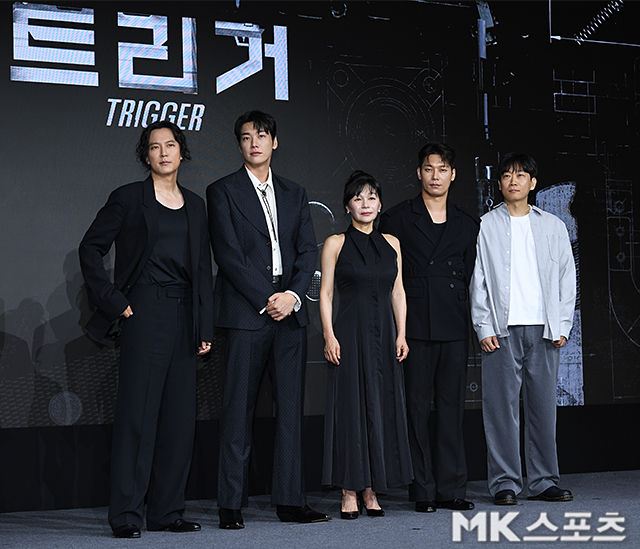22일 오전 서울 마포구 호텔 나루 엠갤러리에서 넷플릭스 시리즈 ‘트리거’ 제작발표회가 열렸다. 이날 현장에는 배우 김남길, 김영광, 박훈, 길해연, 권오승 감독이 참석했다. / 사진 = 천정환 기자