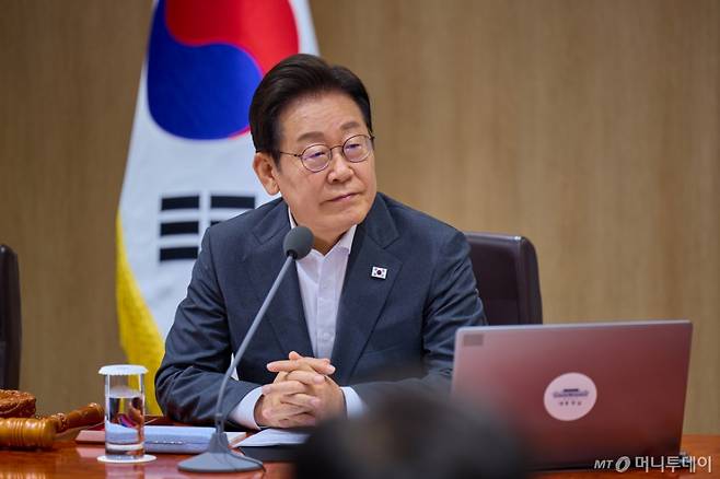 (서울=뉴스1) 허경 기자 = 이재명 대통령이 22일 서울 용산 대통령실 청사에서 열린 국무회의를 주재하고 있다. (대통령실 제공. 재판매 및 DB 금지) 2025.7.22/뉴스1  Copyright (C) 뉴스1. All rights reserved. 무단 전재 및 재배포,  AI학습 이용 금지. /사진=(서울=뉴스1) 허경 기자