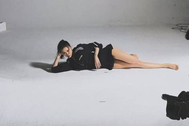 진아름이 늘씬한 각선미를 자랑하고 있다. / 진아름 소셜미디어