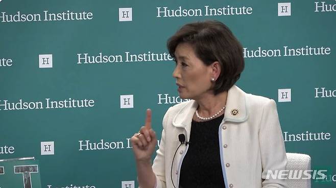 [워싱턴=뉴시스]내년 미국 중간선거를 앞두고 한국계 영 김(공화·캘리포니아 40지구) 하원의원 지역구에 민주당 후보들이 잇따라 도전장을 내밀었다고 미 정치 매체 폴리티코가 21일(현지 시간) 보도했다. 사진은 김 의원이 지난해 3월 19일 미국 워싱턴DC에서 허드슨연구소 대담에서 발언하는 모습. 2025.07.22.