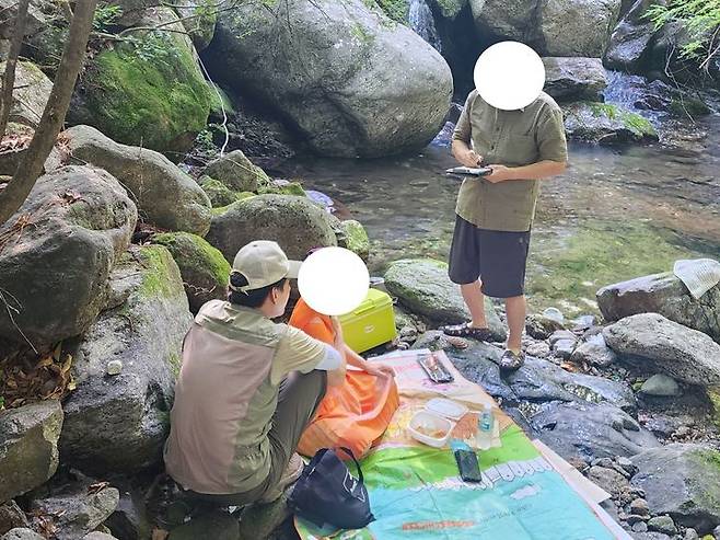 [영주=뉴시스] 소백산국립공원에서 무질서 행위를 단속하고 있다. (사진=소백산국립공원사무소 제공) 2025.07.22. photo@newsis.com *재판매 및 DB 금지