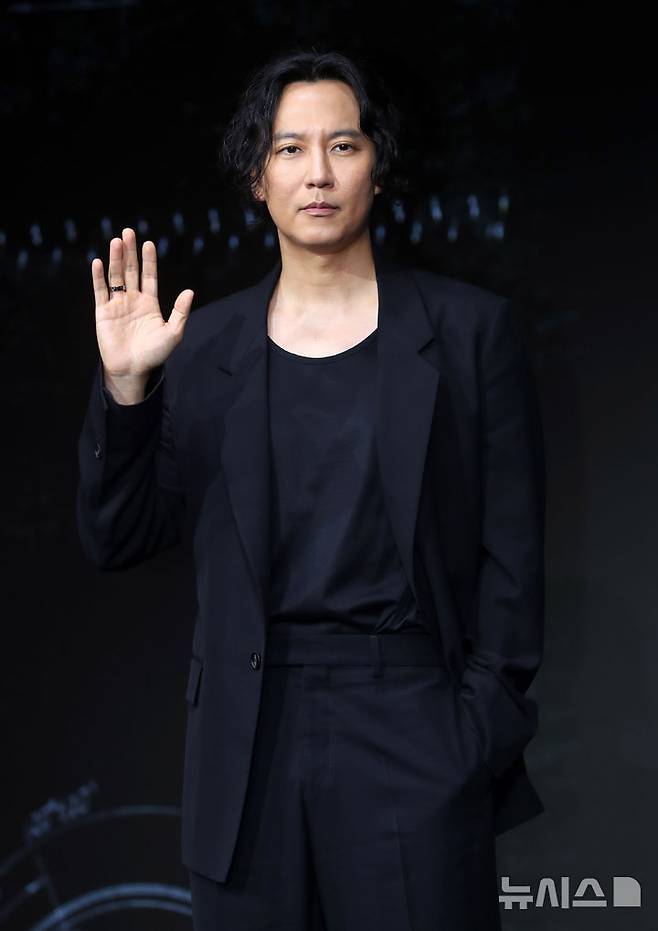 [서울=뉴시스] 김혜진 기자 = 배우 김남길이 22일 오전 서울 마포구 호텔 나루에서 열린 넷플릭스 시리즈 '트리거'(감독 권오승) 제작발표회에서 포즈를 취하고 있다. 2025.07.22. jini@newsis.com