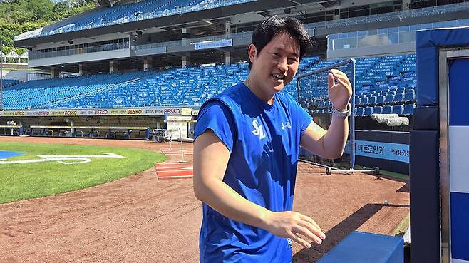 이우일 삼성 라이온즈 매니저가 22일 대구 삼성라이온즈파크에서 디아즈의 홈런 더비에 관해 이야기하고 있다.