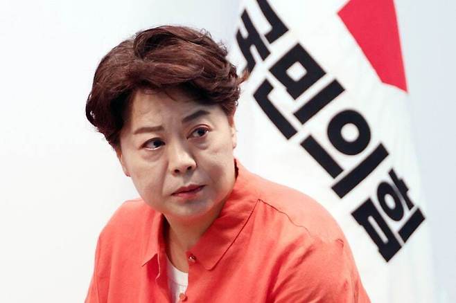 국민의힘 윤희숙 혁신위원장이 16일 서울 여의도 중앙당사에서 나경원·윤상현·장동혁·송언석 의원에 대한 거취 결정 요구 등 인적쇄신 방안을 밝히는 기자간담회를 하고 있다. 연합뉴스