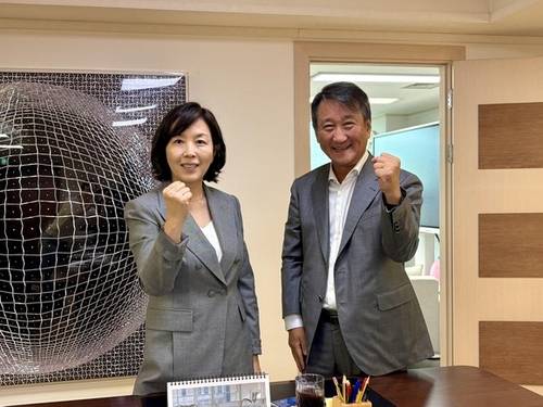 김경 위원장(왼쪽). 사진제공|서울시의회