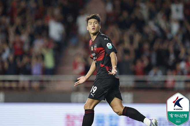 Pohang Steelers striker Lee Ho -jae, selected by the International Sports Research Institute (CIES) under the FIFA, ranked second in the K -League market value. /Photo = Korean Professional Football Federation Provided