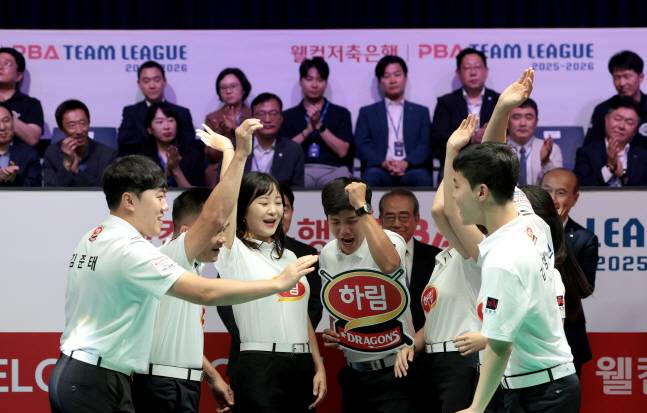 하림 드래곤즈 선수들이 파이팅을 외치고 있다. /사진=PBA 투어 제공