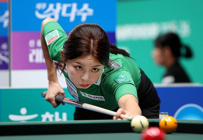 김가영은 지난&nbsp;2019-20 SK렌터카 챔피언십 우승부터 지금까지 LBPA 주최 개인 대회에서 14회 우승을 차지했다. 반면 팀리그에서는 '2023-2024 시즌 웰컴저축은행 PBA 팀리그'에서 우승컵을 한 차례 들어 올린 것이 전부다. PBA