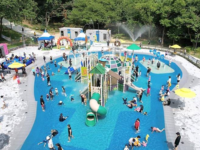 지난 12일 개장한 관악산공원 어린이 물놀이장  [관악구 제공. 재판매 및 DB 금지]