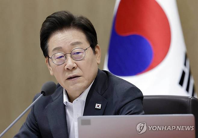 국무회의 주재하는 이재명 대통령 (서울=연합뉴스) 홍해인 기자 = 이재명 대통령이 22일 서울 용산 대통령실 청사에서 열린 국무회의를 주재하고 있다. 2025.7.22 [대통령실통신사진기자단] hihong@yna.co.kr