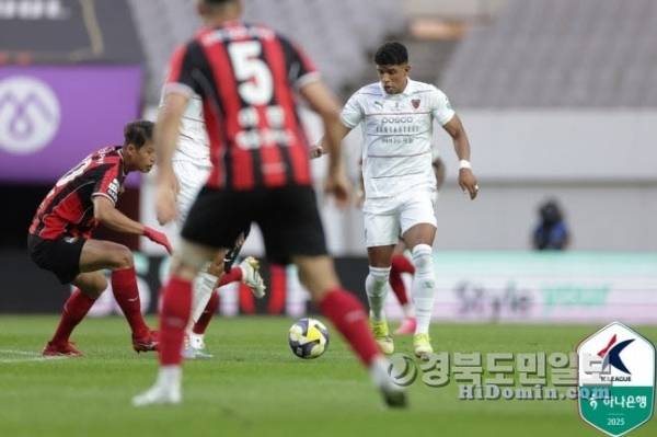 포항스틸러스 오베르단 경기 모습. 사진=한국프로축구연맹 제공