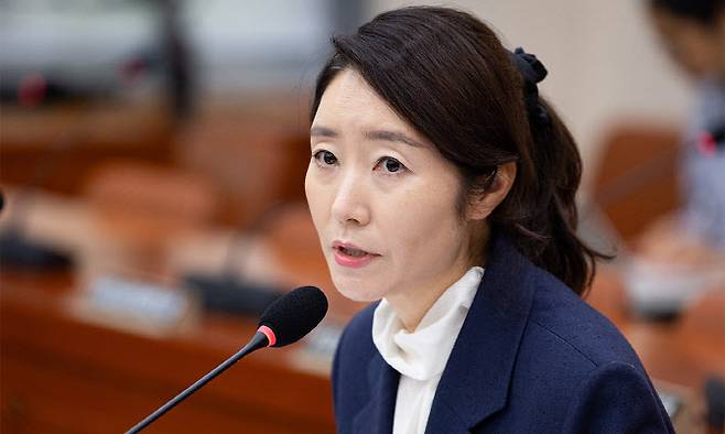 강선우 여성가족부 장관 후보자가 지난 14일 서울 여의도 국회에서 열린 인사청문회에 출석해 의원 질의에 답하고 있다. (사진=뉴스1)