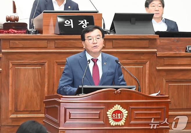 울산시의회는 23일 제258회 제2차 본회의에서 홍성우 시의원에 대한 징계안을 '공개 회의에서의 경고'로 최종 의결했다. 사진은 5분 자유발언에 나선 홍성우 의원.(울산시의회 제공. 재판매 및 DB금지)/뉴스1