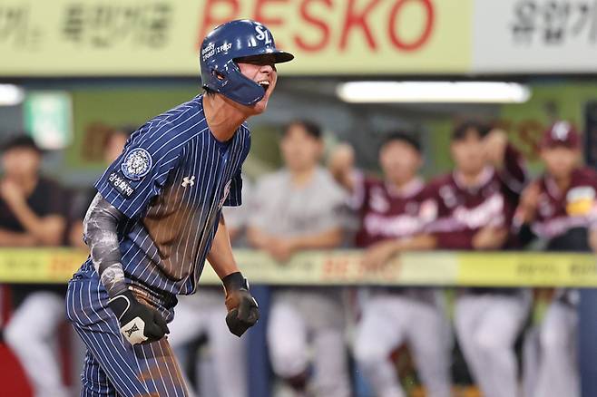 삼성 구자욱이 22일 대구삼성라이온즈파크에서 열린 2025 KBO리그 키움과 경기에서 득점에 성공한 후 포효하고 있다. 사진 | 삼성 라이온즈