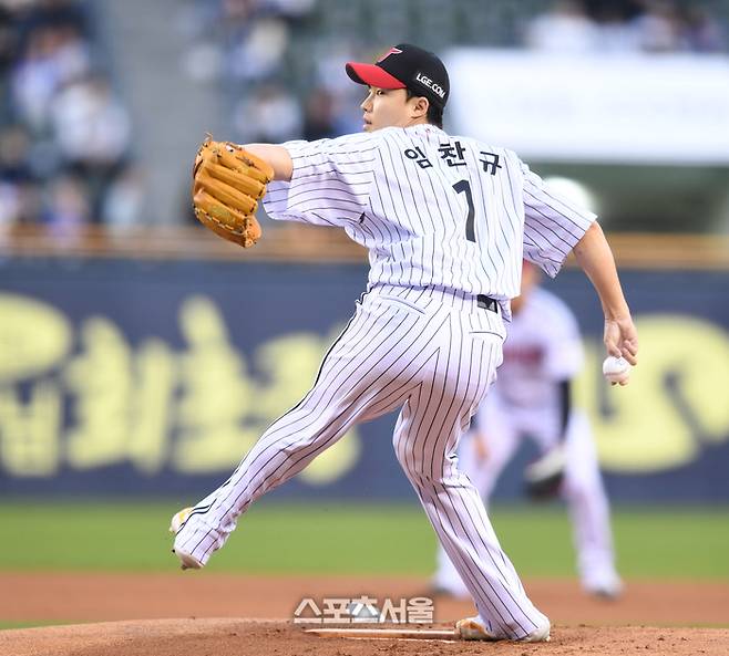 LG 선발투수 임찬규가 16일 잠실야구장에서 열린 2025 KBO리그 삼성과 경기에서 역투하고 있다. 잠실 | 최승섭기자 thunder@sportsseoul.com