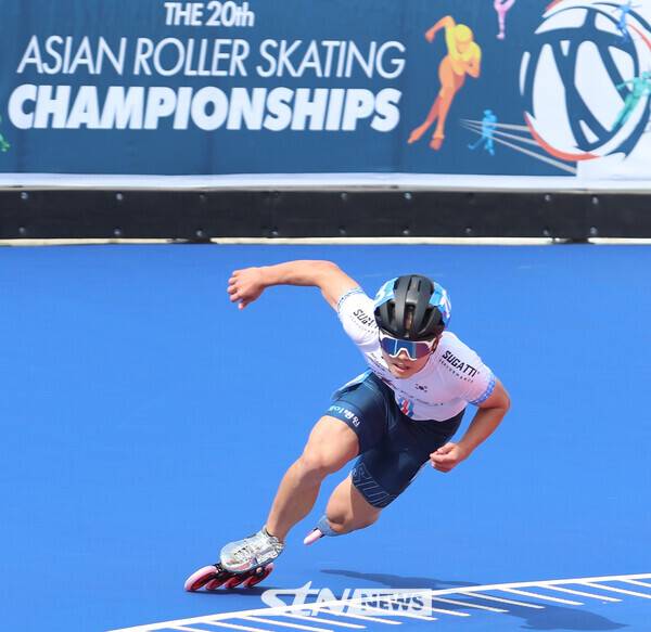 22일 제천롤러스포츠경기장서 치러진 '제20회 아시아 롤러스케이팅 선수권대회' 스피드 트랙 남자 주니어 듀얼 타임트라이얼 (DTT) 200m 경기에서 박성훈(충남체고)이 질주 중이다. /사진(제천)=강명호 기자