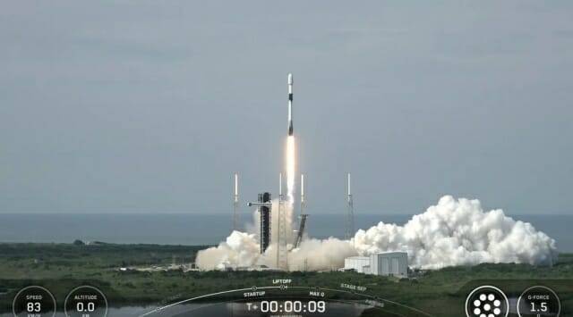 22일 미 플로리다에서 스페이스X의 팰컨9 로켓이 통신 위성 두 개를 발사했다. (사진=스페이스X)