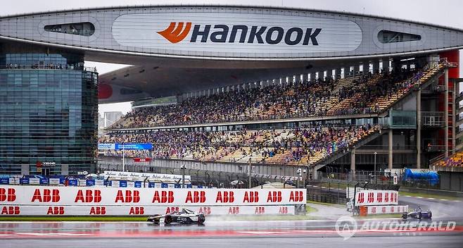 포뮬러 E가 7월 26일부터 이틀간 영국 런던에서 제15∙16라운드 '2025 런던 E-'를 끝으로 시즌 11의 대미를 장식한다. 포뮬러 E 2025 한국 상하이 E-Prix 경기 장면 (출처: 한국타이어)