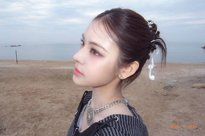 인스타그램 @izna_offcl