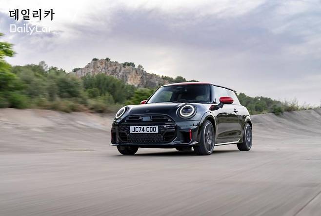 더 뉴 MINI JCW (2025 서울모빌리티쇼)