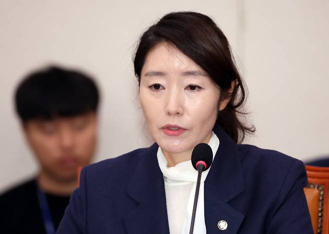 강선우 여성가족부 장관 후보자가 14일 서울 여의도 국회에서 열린 여성가족위원회의 인사청문회에서 의원 질의에 답하고 있다. 2025.07.14 서울=뉴시스