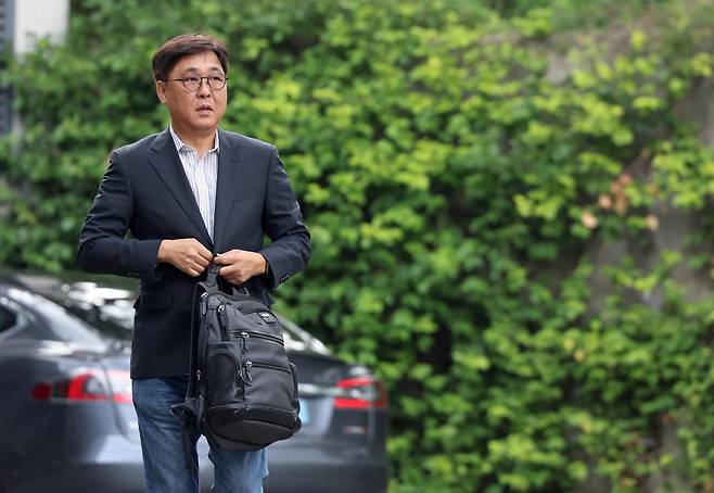 최휘영 문화체육관광부 장관 후보자가 14일 서울 종로구 국립현대미술관 서울관에 마련된 인사청문회 준비 사무실로 첫 출근하고 있다. 2025.07.14. 사진=문화체육관광부 제공