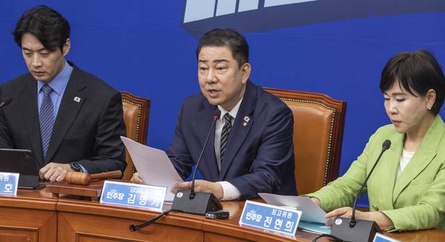 김병기 더불어민주당 대표 직무대행 겸 원내대표가 23일 국회에서 열린 최고위원회의에서 발언하고 있다. [연합뉴스]