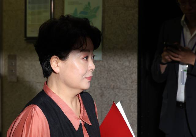 윤희숙 국민의힘 혁신위원장이 지난 7월17일 당 비상대책위원회의가 열린 국회 본청으로 들어서고 있다.<연합뉴스 사진>
