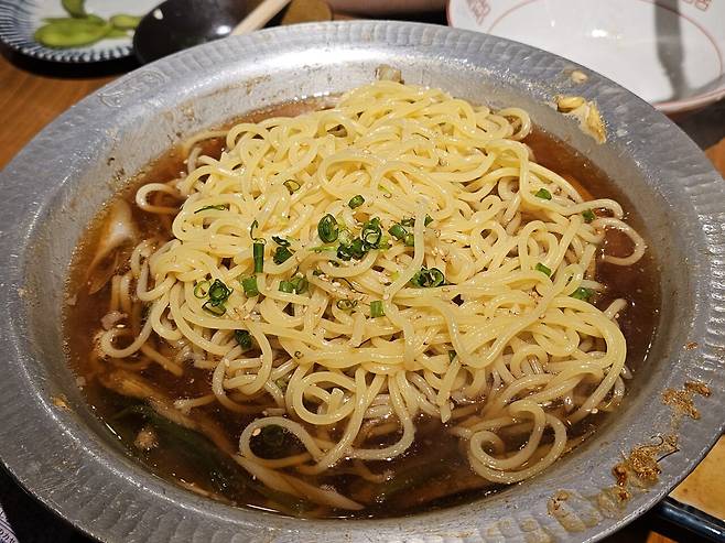 모츠나베에 생맥주 먹고 마셔요.jpg