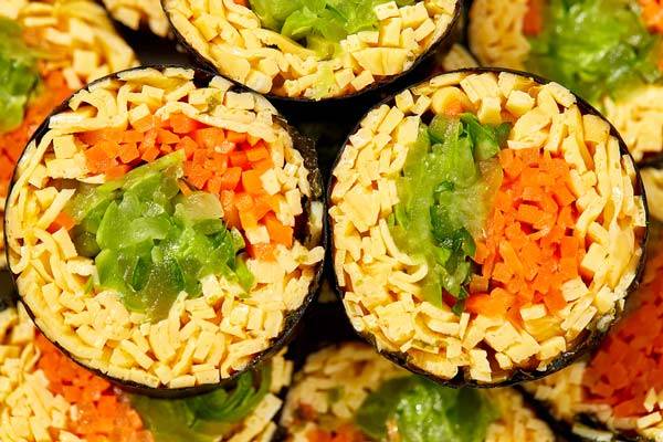 암 예방을 위해서는 특정 영양소를 제한하기보다 영양소를 균형 있게 섭취하면서 체중 관리를 돕는 식사를 해야 한다./사진=클립아트코리아