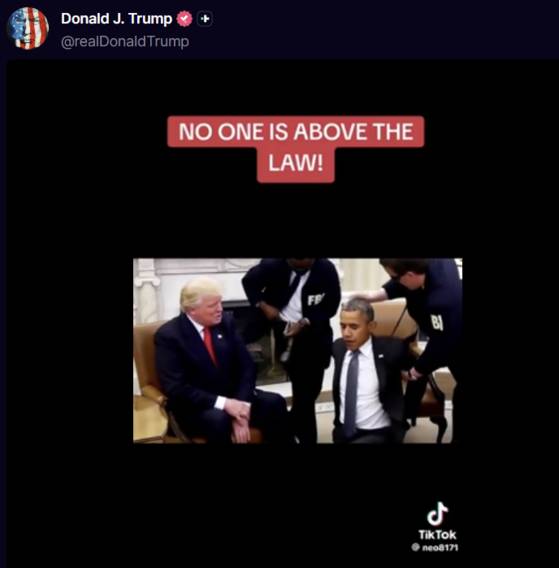 버락 오바마 전 미국 대통령(오른쪽)이 체포되는 장면이 담긴 인공지능(AI) 영상. 사진 트루스소셜 캡처