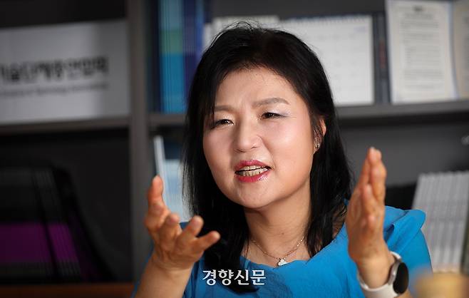 권오남 서울대 수학교육과 교수가 8일 경향신문과 인터뷰 하고 있다. 정지윤 선임기자