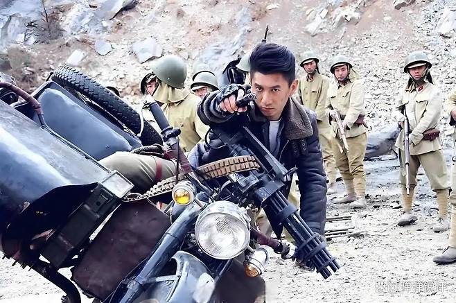 항일신극의 단적인 사례로 거론되는 단편드라마 <포화 앞으로 전진>(向着?火前?)의 한 장면.