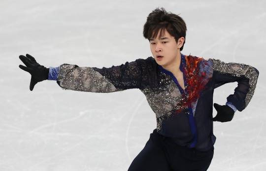 연기 펼치는 김현겸. 사진[연합뉴스]