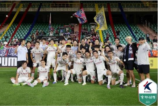 Suwon FC, 5-1 win in Pohang. Photo (Yonhap News)