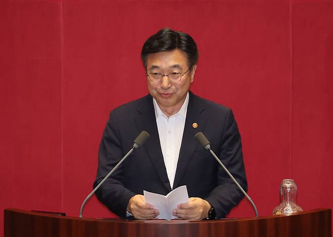 23일 국회 본회의에서 인사말을 하는 윤호중 행정안전부 장관. <연합뉴스>