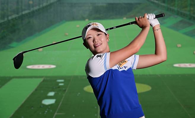 방신실은 KLPGA 투어에서 2년 연속 장타 1위를 차지했다. 3년 연속 1위 욕심을 묻자 “(이)동은이가 너무 잘해서 마음을 비웠다”며 웃었다.    이상섭 기자