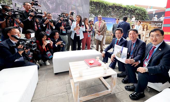 APEC 미디어센터에서 열린 APEC D-100 페루 현지 외신기자 홍보 모습.[경북도 제공]