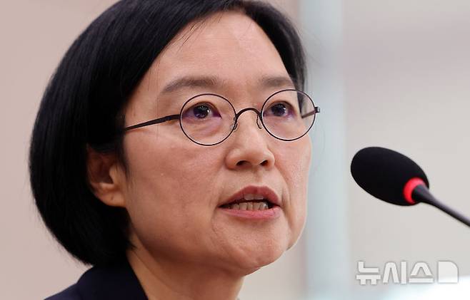 [서울=뉴시스] 김명년 기자 = 한성숙 당시 중소벤처기업부 장관 후보자(현 장관)가 지난 15일 서울 여의도 국회 산업통상자원중소벤처기업위원회에서 열린 인사청문회에서 발언하고 있다. 2025.07.23. kmn@newsis.com