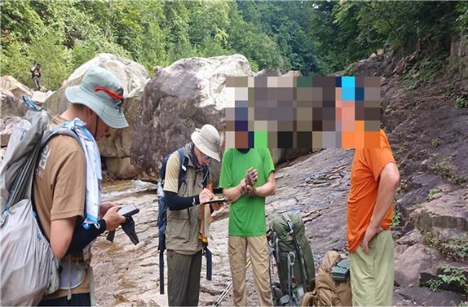 비법정탐방로 출입행위 단속. 설악산국립공원사무소 제공
