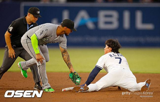 [사진] 탬파베이 김하성(오른쪽)이 2루 도루를 하고 있다. ⓒGettyimages(무단전재 및 재배포 금지)