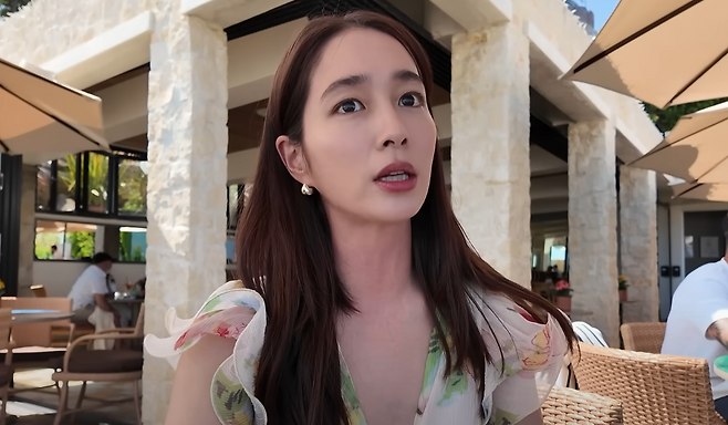 배우 이민정이 미국 현지의 팁 문화에 대해 솔직한 생각을 밝혔다. 유튜브 채널 ‘이민정 MJ’ 캡처